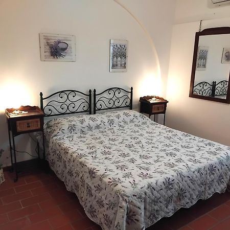 Agriturismo La Burraia Vicino A San Gimignano غامباسي تيرمي المظهر الخارجي الصورة